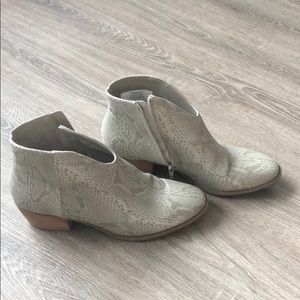 American Eagle Booties